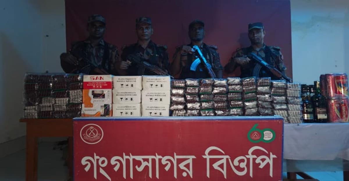 আখাউড়ায় চোরাচালান অভিযানে কোটি টাকার ভারতীয় পণ্য উদ্ধার করেছে বিজিবি
