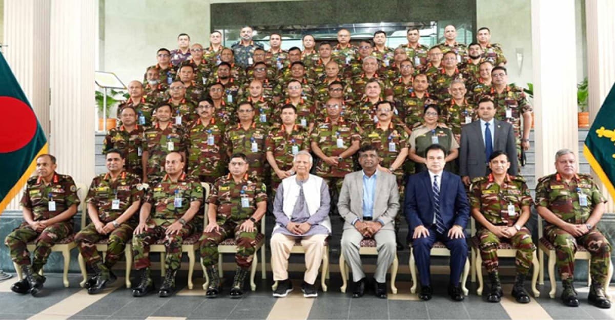 সৎ-নীতিবান অফিসাররাই উচ্চতর পদোন্নতির দাবিদার: প্রধান উপদেষ্টা