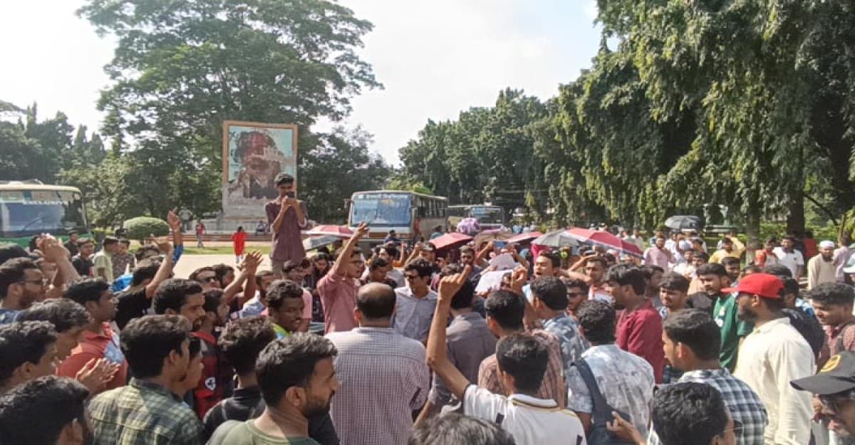 শিক্ষার্থীকে ফ্যানে ঝুলিয়ে পেটানোর হুমকি ইবি শিক্ষকের