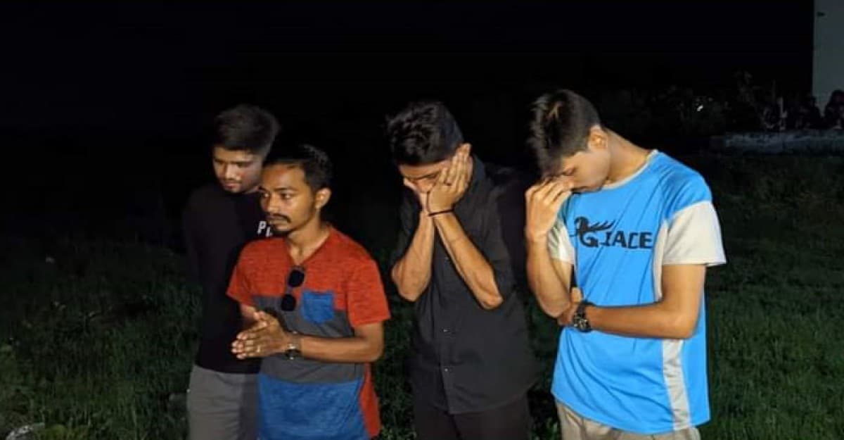 নোবিপ্রবিতে গাঁজা ট্রিট দিতে এসে চার বন্ধু আটক