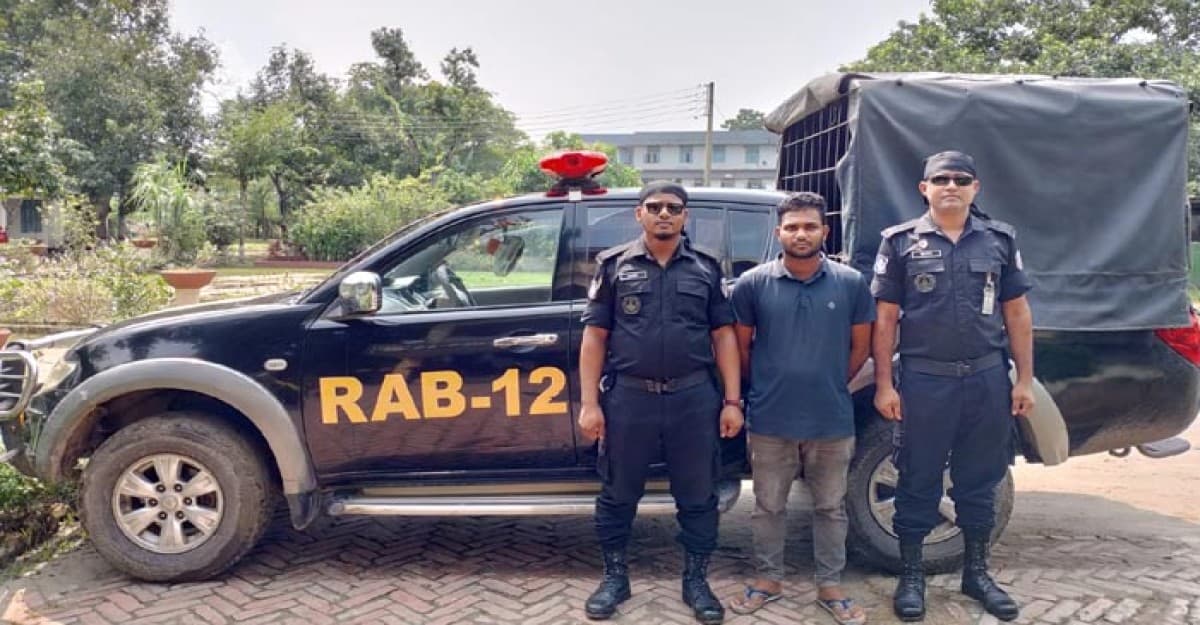 কুষ্টিয়ায় মাইক্রোবাস চাপায় ৪ শিশুর মৃত্যু, চালক গ্রেফতার
