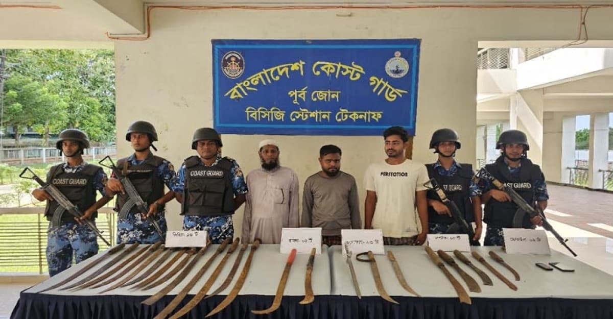 টেকনাফে দেশিয় অস্ত্রসহ আটক ৩