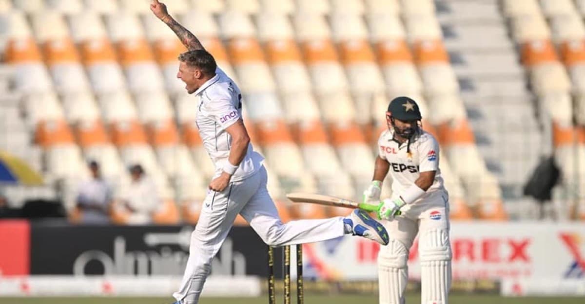 মুলতানে অবিশ্বাস্য হারের পথে স্বাগতিক পাকিস্তান!