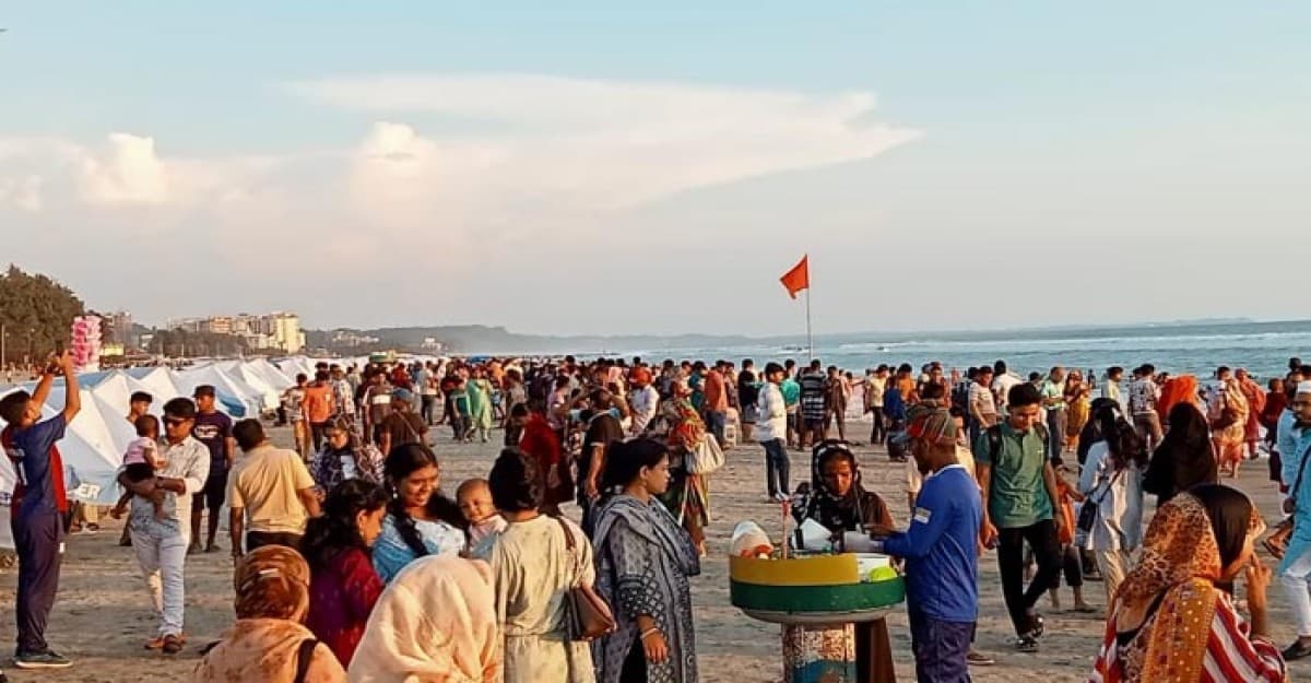 দেশের সর্ববৃহৎ প্রতিমা বিসর্জনের জন্য প্রস্তুত কক্সবাজার সৈকত