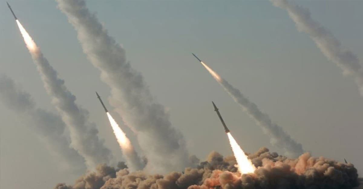 ইসরায়েলকে লক্ষ্য করে ৩০০ রকেট ছুড়লো হিজবুল্লাহ