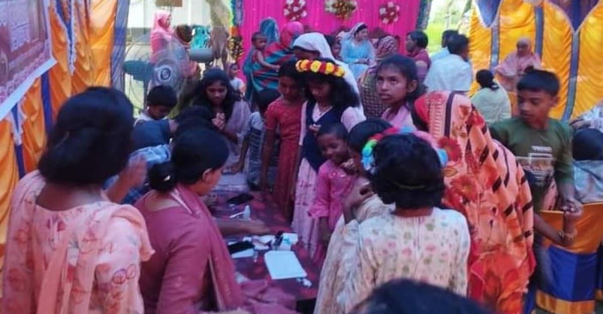 বৌ-ভাতের অনুষ্ঠানে আমন্ত্রিত অতিথিদের রক্তের গ্রুপ নির্ণয়