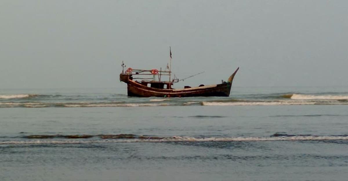 মালয়েশিয়ার যেতে ব্যর্থ ট্রলার ইনানী সৈকতে, ২৪ রোহিঙ্গা উদ্ধার