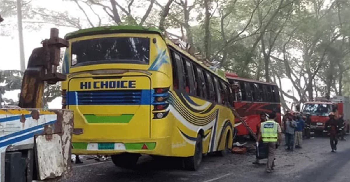 ফরিদপুরে দুই বাসের মুখোমুখি সংঘর্ঘে নিহত ৫