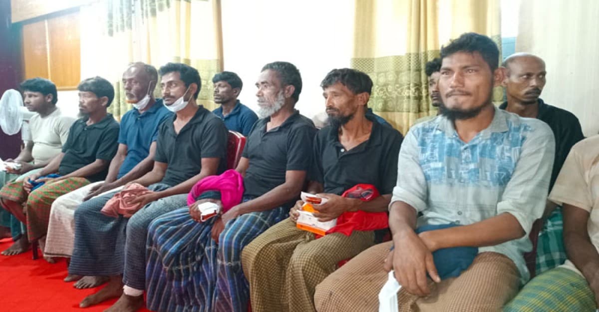 মিয়ানমারে আটক থাকা ১৬ বাংলাদেশিকে ফেরত এনেছে বিজিবি