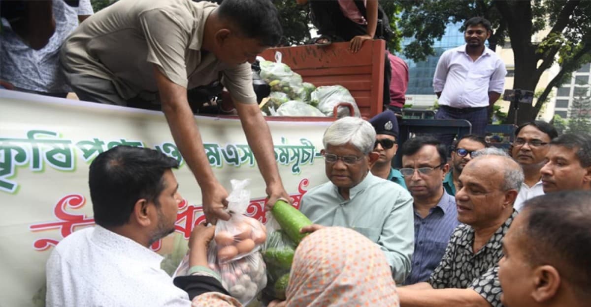 রাজধানীতে ১০ কৃষি পণ্য মিলছে ৬৫০ টাকায়