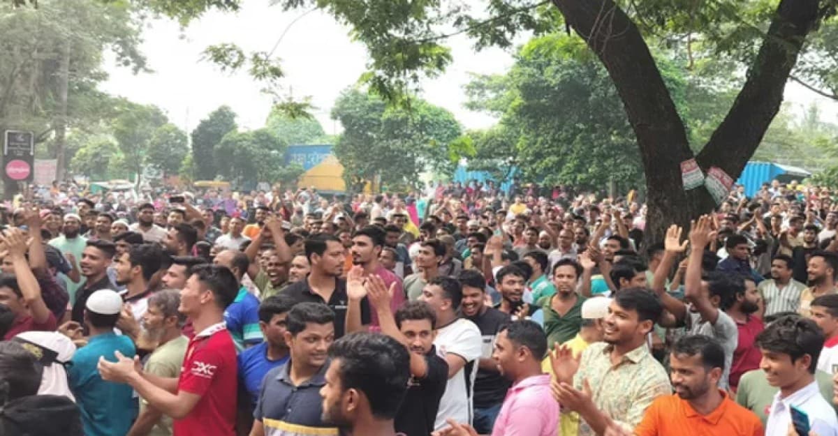 শ্রমিকদের ঢাকা-চট্টগ্রাম মহাসড়ক অবরোধ, দীর্ঘ যানজট