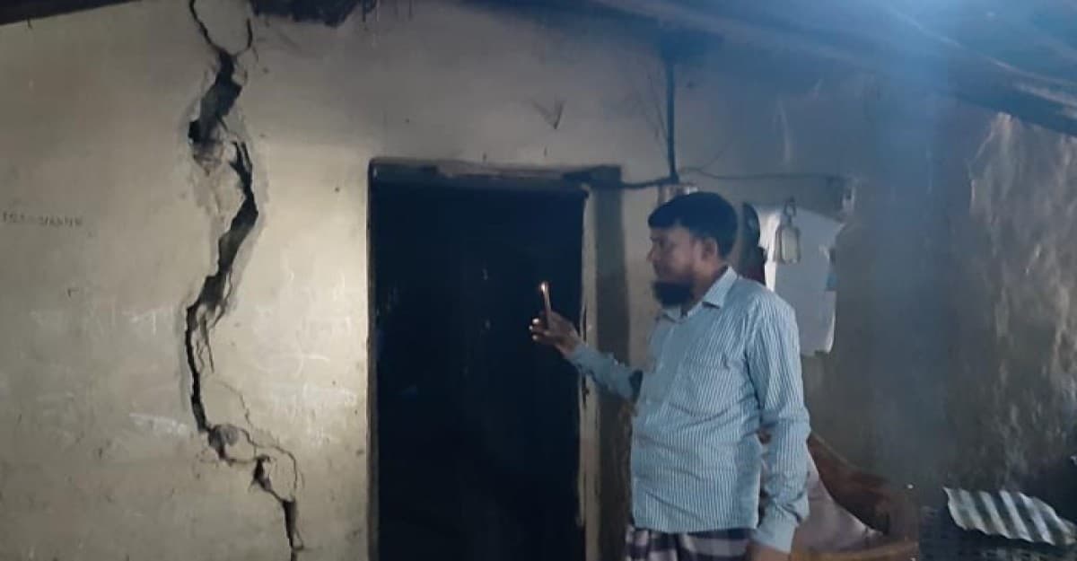 ওপারে বিস্ফোরণের কম্পনে টেকনাফের ২৫ বাড়িতে ফাটল