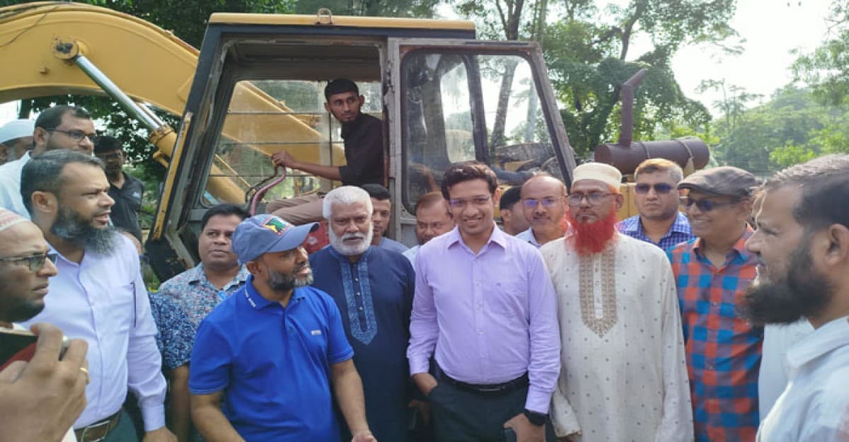 দুমকির ঐতিহ্যবাহী পীরতলা খালের ময়লা অপসারণ