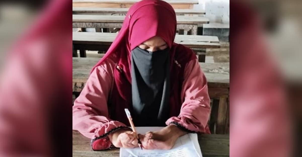 কবজি দিয়ে লিখেও বিশ্ববিদ্যালয়ে চান্স, ভর্তি অনিশ্চিত মিনারার