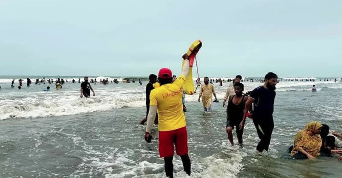 কক্সবাজার সাগরে জেটস্কি থেকে পড়ে পর্যটকের মৃত্যু