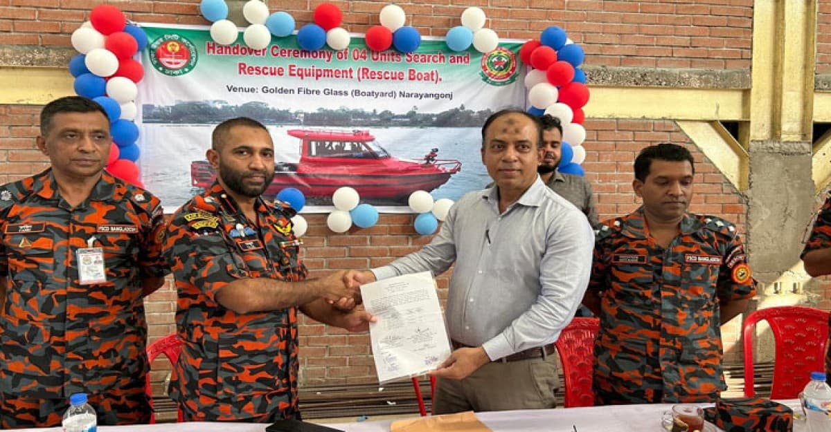 ফায়ার সার্ভিসকে ওয়াটার রেসকিউ বোট দিয়েছে ডিএনসিসি
