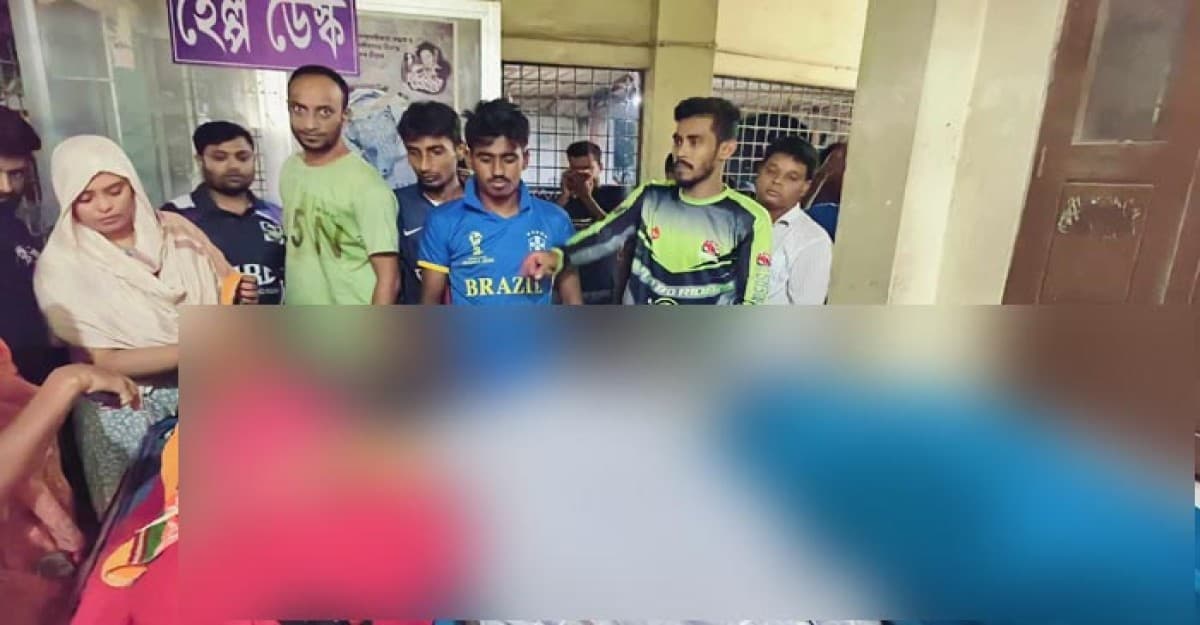 কুষ্টিয়ায় বিদ্যুৎস্পৃষ্টে হয়ে প্রাণ গেল মা-বাবা ও মেয়ের