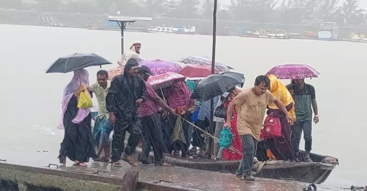 বাগেরহাটে থেমে থেমে বৃষ্টি, দমকা হওয়া, মোংলা বন্দরে অ্যালার্ট জারি