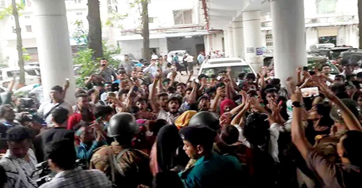 সচিবালয়ে ঢুকে পড়া ২৬ শিক্ষার্থীর বিরুদ্ধে মামলা,  মুচলেকায় ২৮ জনকে মুক্তি
