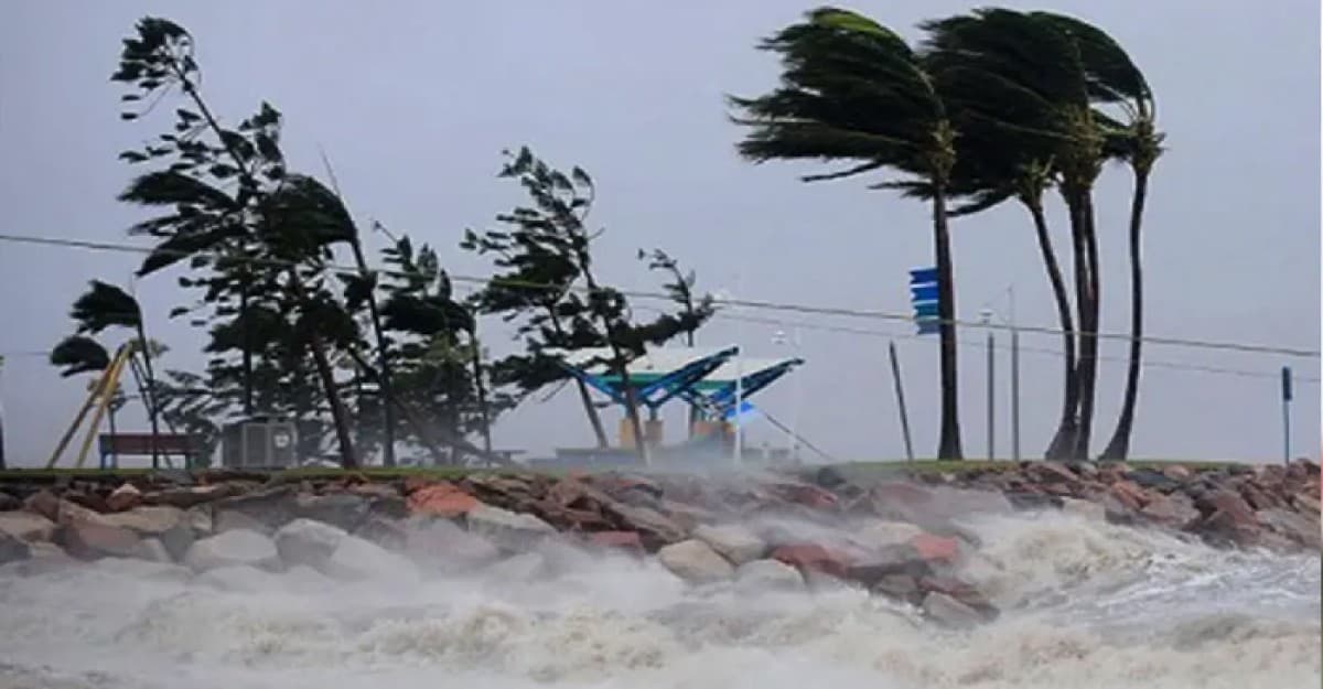 ঘূর্ণিঝড় ‘ডানা’ নিয়ে আবহাওয়ার ১০ নম্বর বিশেষ বিজ্ঞপ্তি