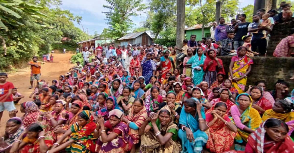 চুনারুঘাটে চা-বাগানে শ্রমিকনেতাদের বিরুদ্ধে অভিযোগ প্রত্যাহারের দাবীতে বিক্ষোভ