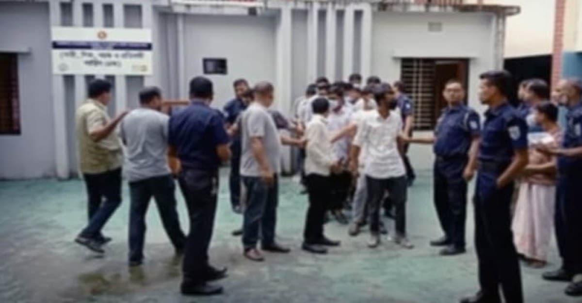 গাইবান্ধা ডিসি অফিসে ভাইভার প্রক্সি দেওয়ায় ২২ পরীক্ষার্থী আটক