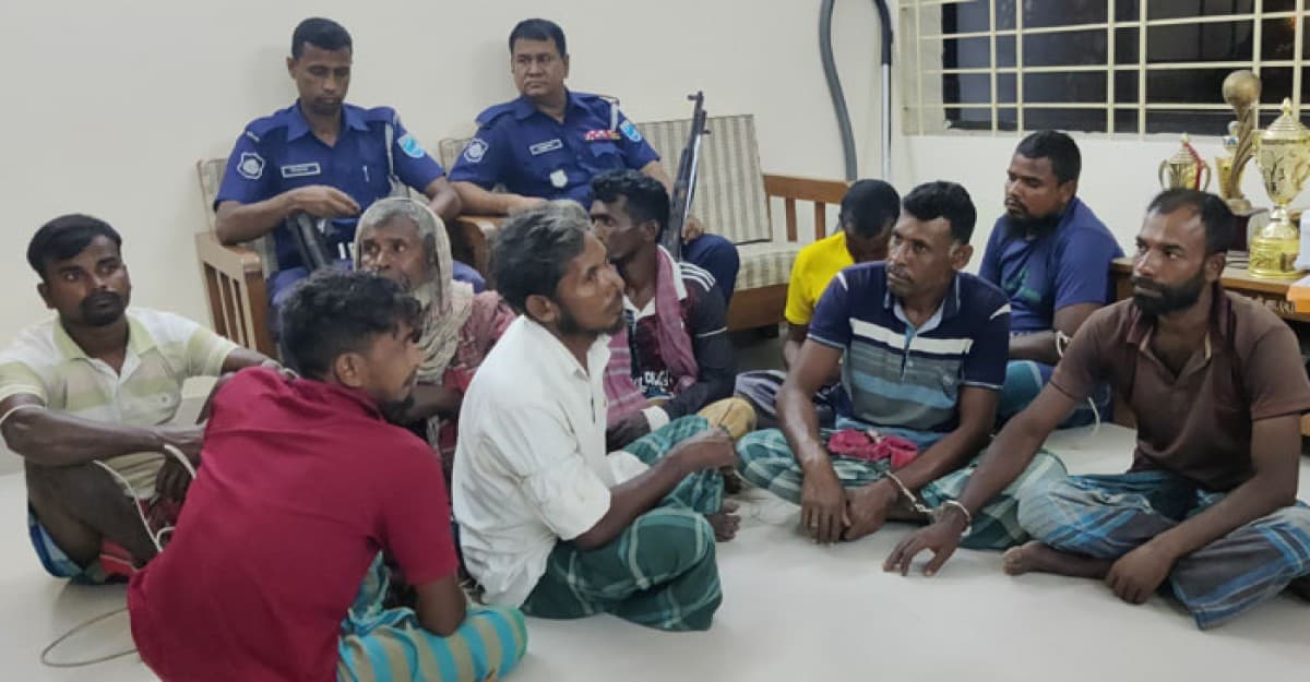 সদরপুরে ইলিশ শিকারের দায়ে ৯ জেলের কারাদণ্ড