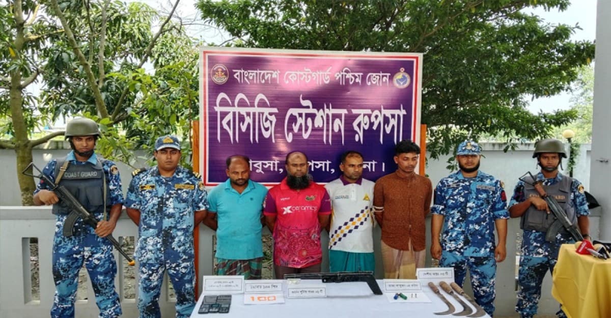 খুলনার রূপসায় অস্ত্র, মাদকসহ ৪ ডাকাত আটক