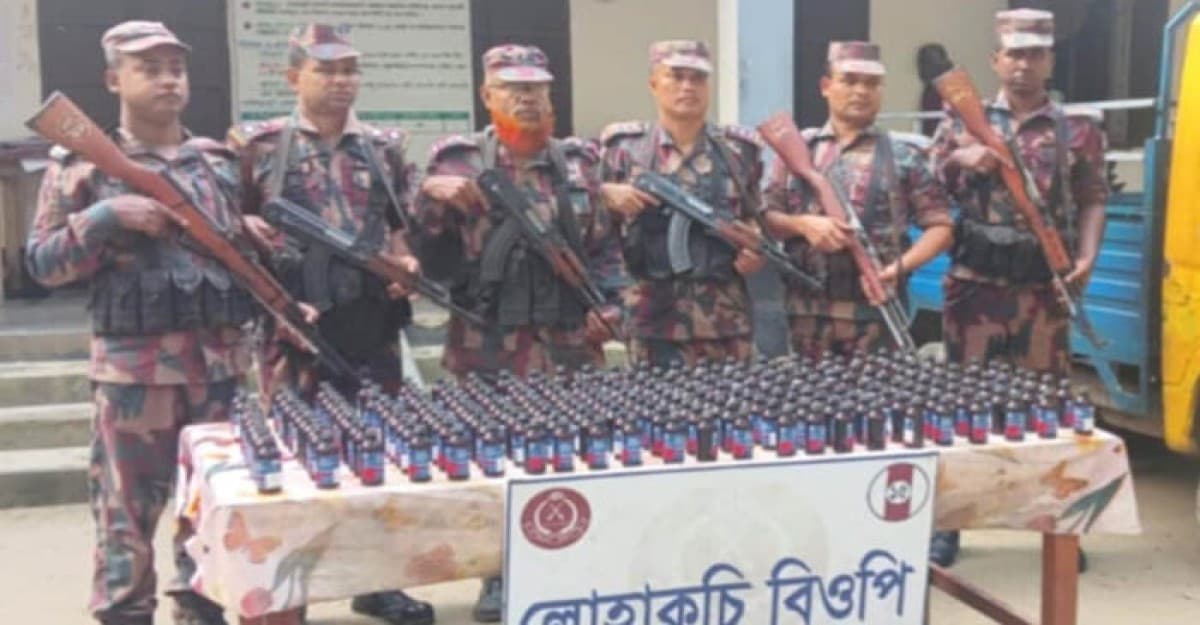 লালমনিরহাটে ফেনসিডিলসহ পিকআপ উদ্ধার করেছে বিজিবি