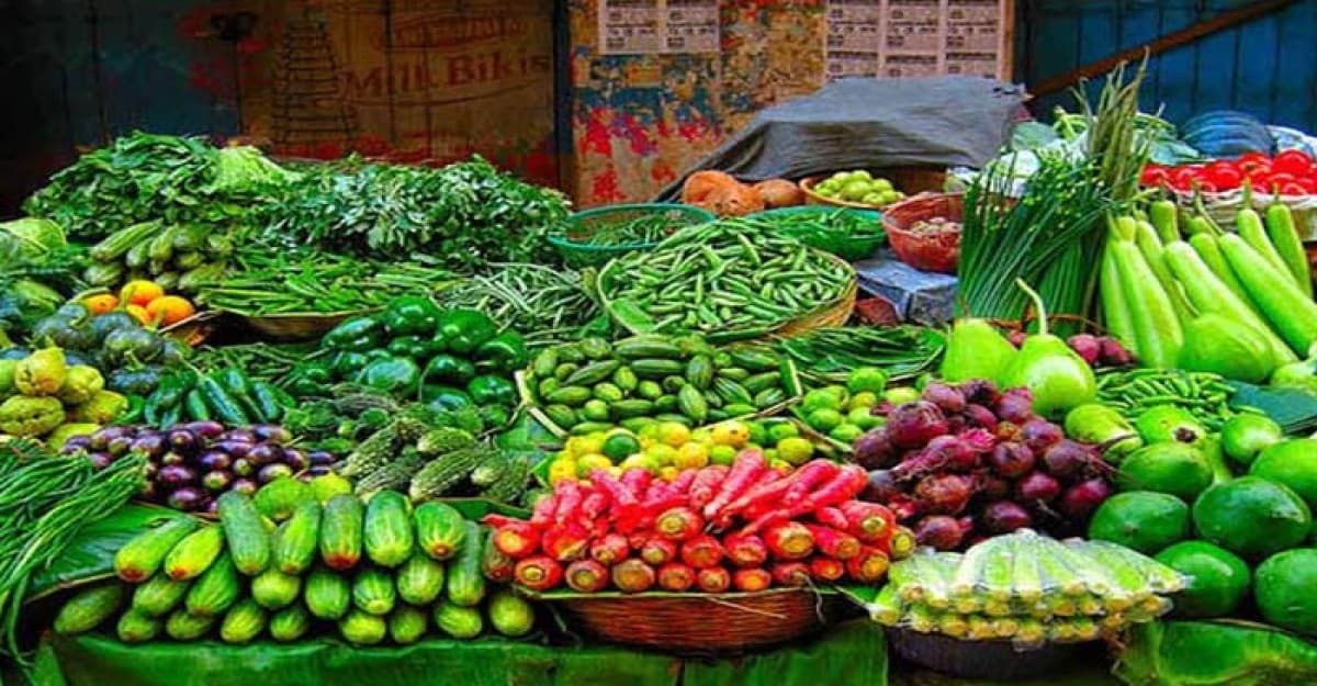 কমেছে সবজির দাম, চড়া আলু-পেঁয়াজ-চালের বাজার