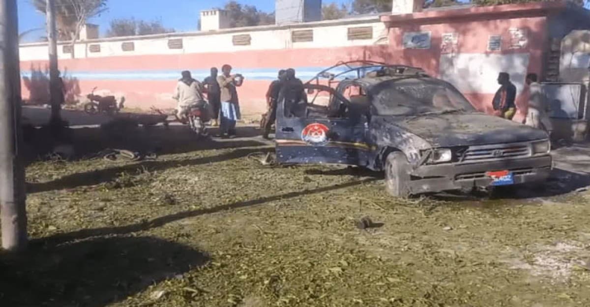 পাকিস্তানে গার্লস স্কুলের কাছে বোমা বিস্ফোরণে নিহত ৭