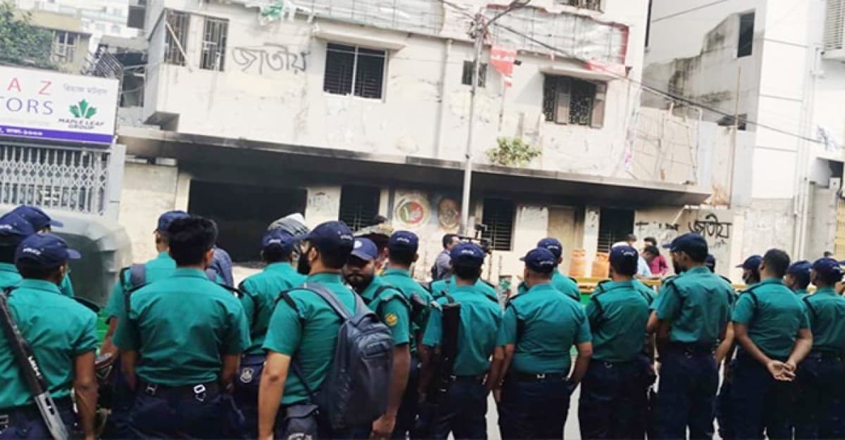 জাতীয় পার্টির কার্যালয়ের সামনে অতিরিক্ত পুলিশ মোতায়েন