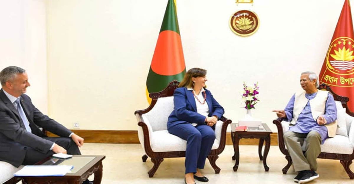 প্রধান উপদেষ্টার সঙ্গে ইইউ রাষ্ট্রদূতের সৌজন্য সাক্ষাৎ