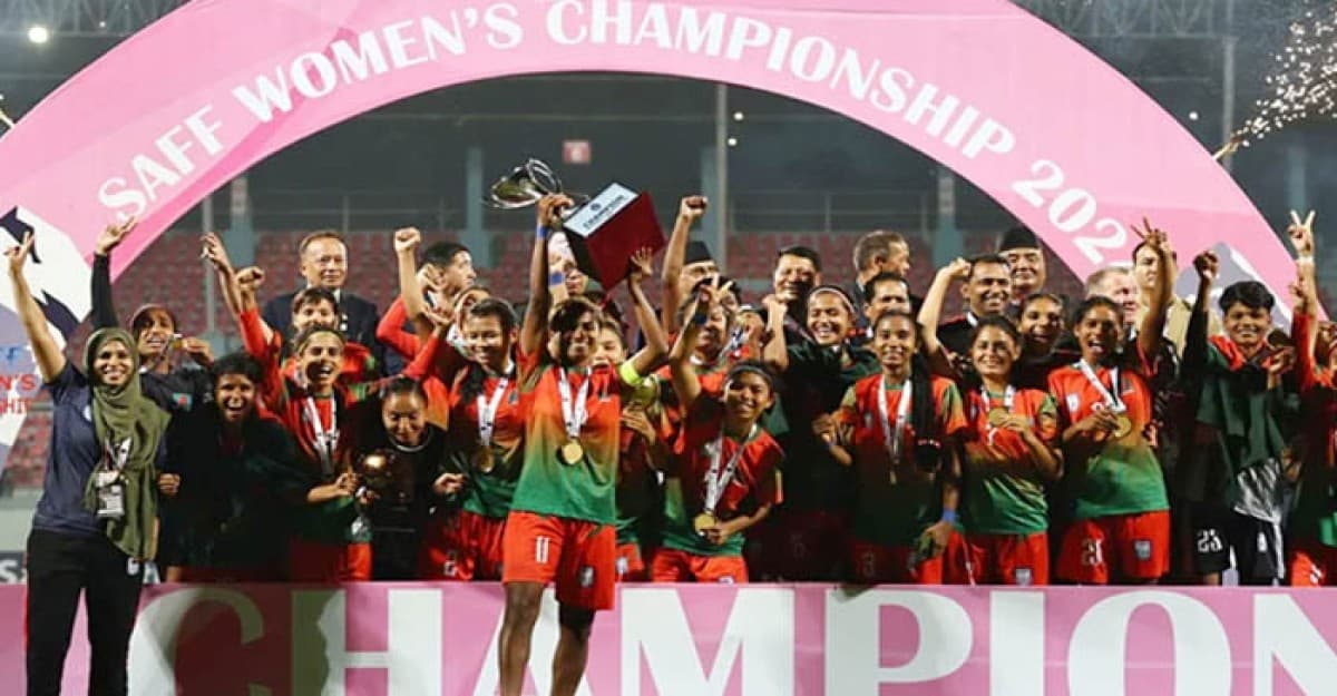 সাফজয়ী নারীদের দেড় কোটি টাকা পুরস্কার ঘোষণা বাফুফের