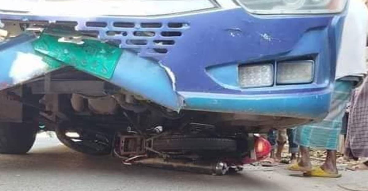 কুড়িগ্রামে বাস চাপায় প্রাণ গেল মোটরসাইকেল চালকের