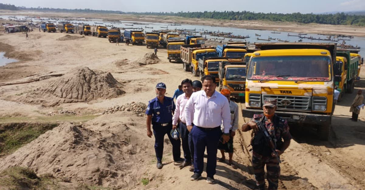 জাফলংয়ে বালু-পাথর উত্তোলন প্রতিরোধে টাস্কফোর্সের অভিযান