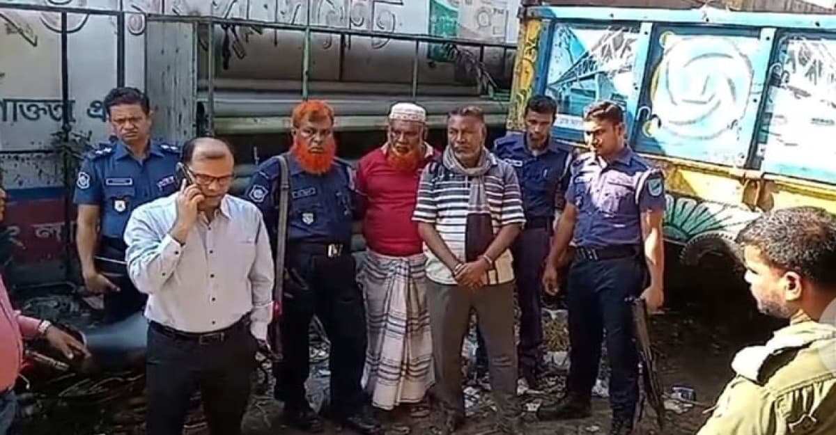 সদরপুরে অবৈধভাবে সার মজুদ করায় ব্যবসায়ীকে জেল
