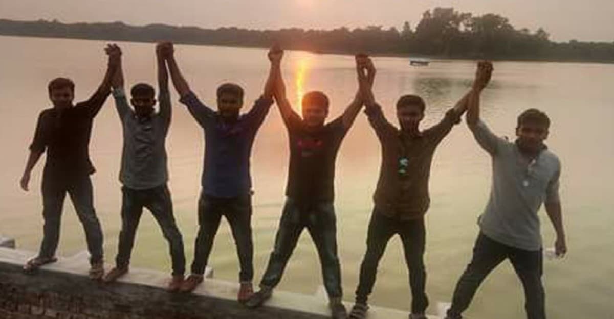 বন্ধু আনফ্রেন্ড করার দিন আজ