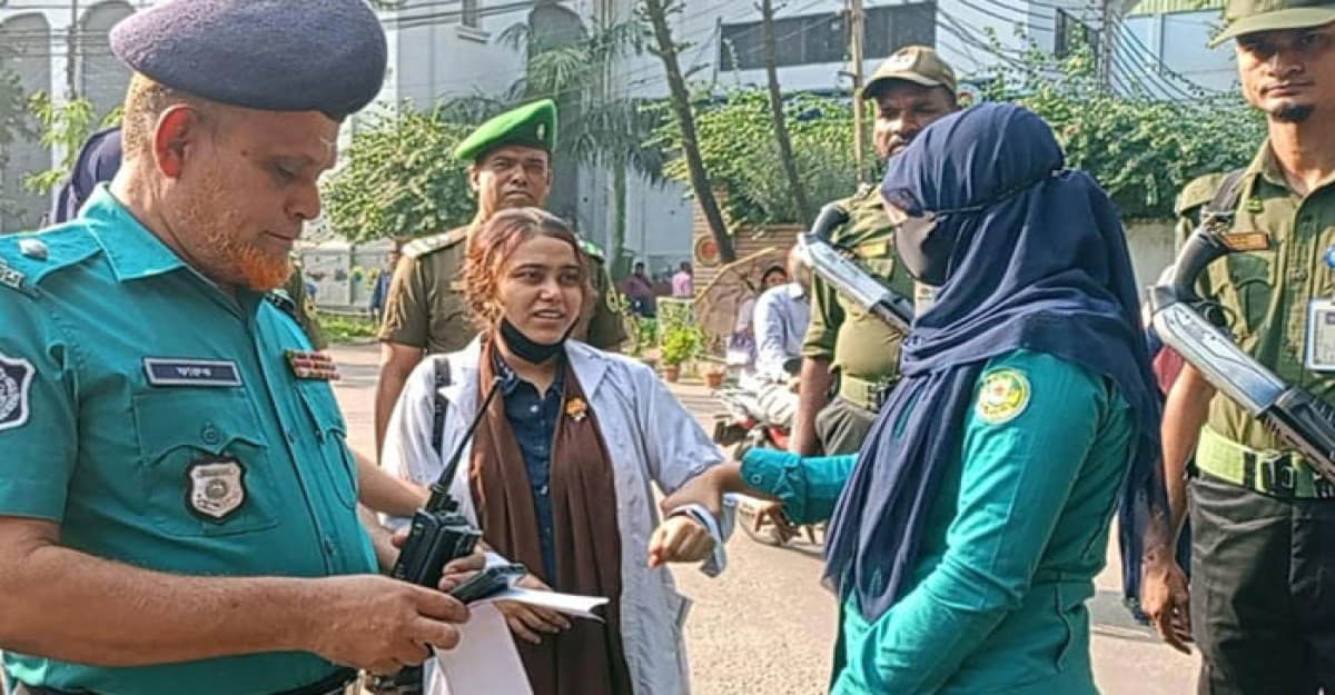 ঢামেক থেকে ভুয়া চিকিৎসক পাপিয়া আক্তার স্বর্ণা আটক