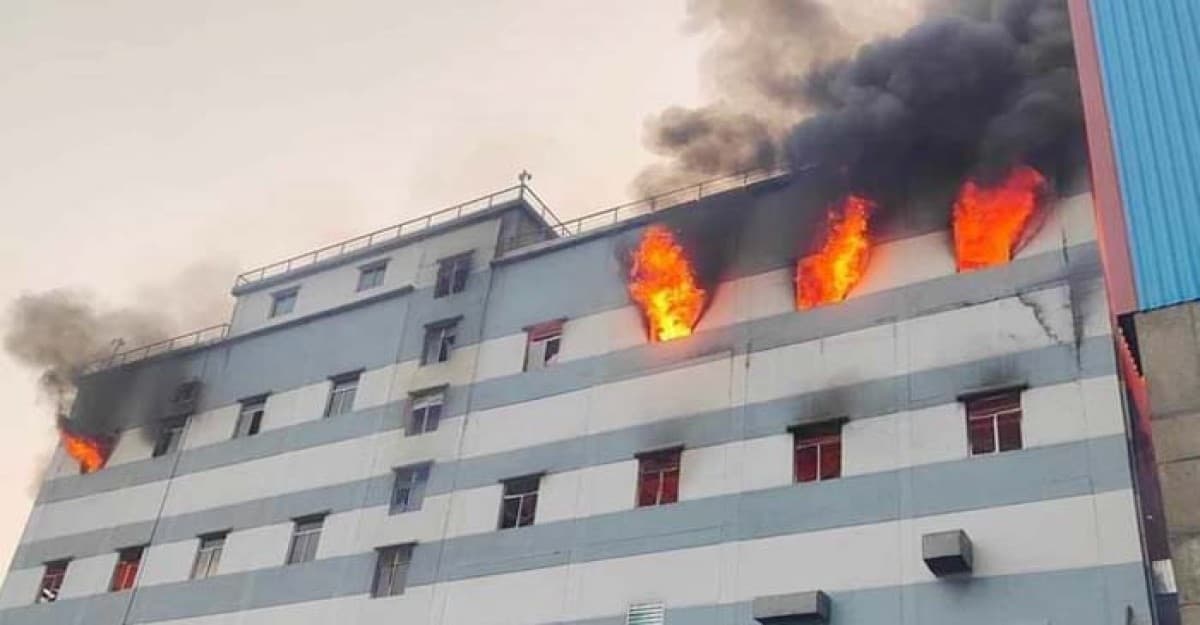 সোনারগাঁয়ে মেঘনা পাল্প এন্ড পেপার মিলে ভয়াবহ আগুন