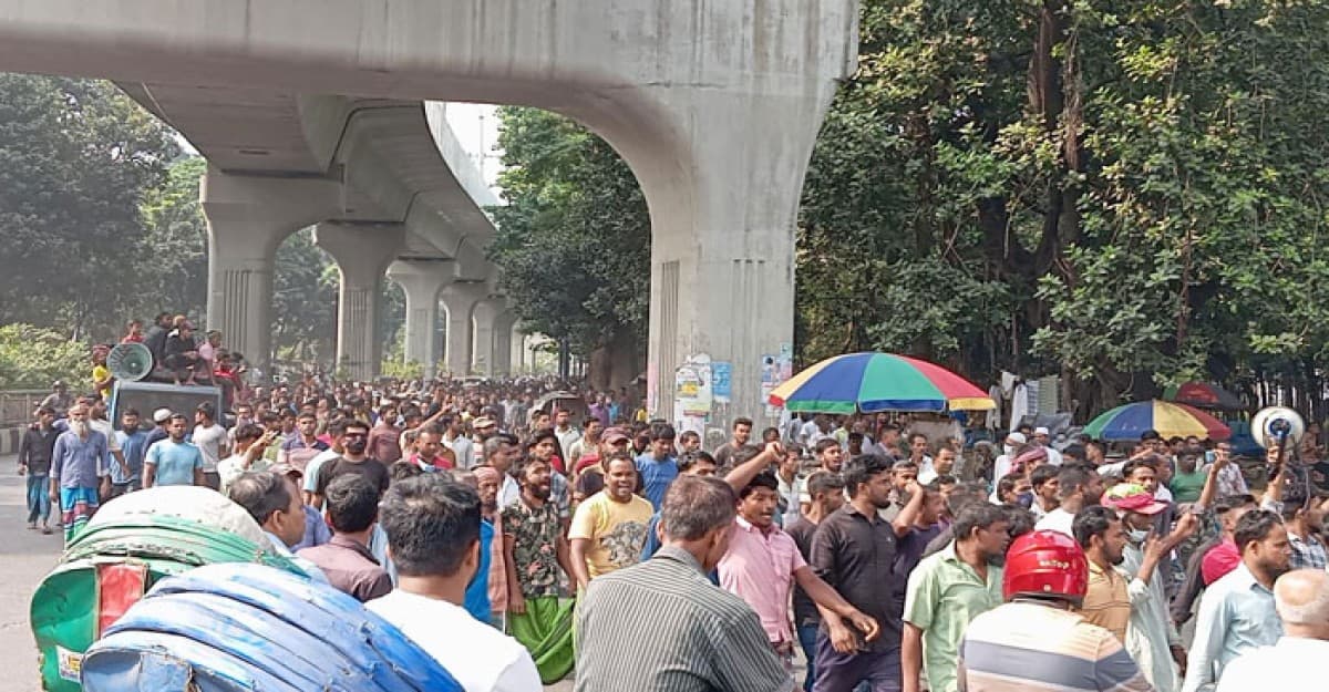 প্রেস ক্লাবের সামনে ব্যাটারিচালিত রিকশাচালকদের গণঅবস্থান