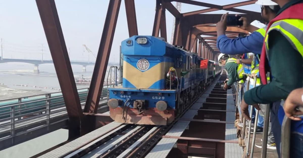 বঙ্গবন্ধু রেল সেতুতে চললো পরীক্ষামূলক ট্রেন