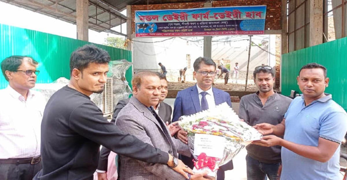 দিনাজপুরে ডেইরি হাব পরিদর্শন