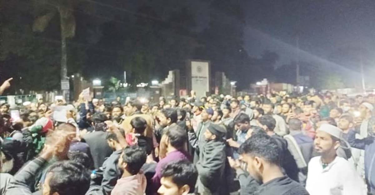 রাবি শিক্ষার্থীদের বিক্ষোভ মিছিল ও ভারতীয় পণ্য বয়কটের ডাক