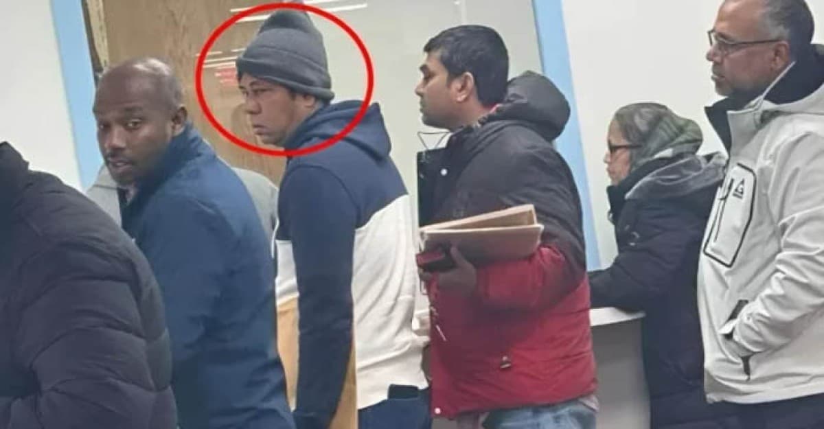 হাসিনার সেই ‘৪০০ কোটির পিয়নের দেখা মিলল নিউইয়র্কে