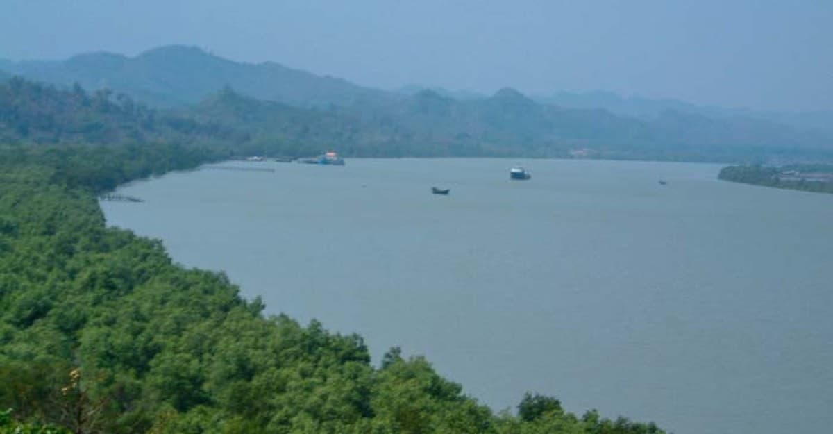 টেকনাফ-সেন্টমার্টিন রুটে নৌযান চলাচলে অনির্দিষ্টকালের নিষেধাজ্ঞা