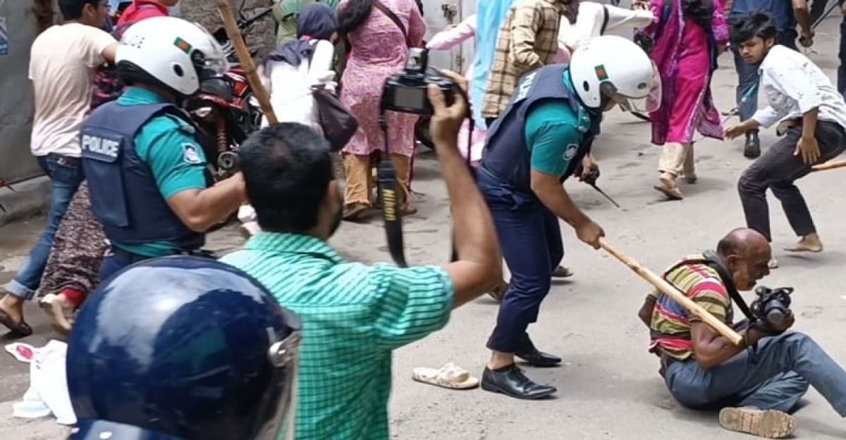 সাংবাদিকদের জন্য বিপজ্জনক দেশের মধ্যে বাংলাদেশ