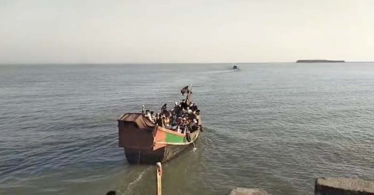 টেকনাফ সেন্টমার্টিনে যাত্রীবাহি নৌযান চলবে কোস্টগার্ডের নিরাপত্তায়