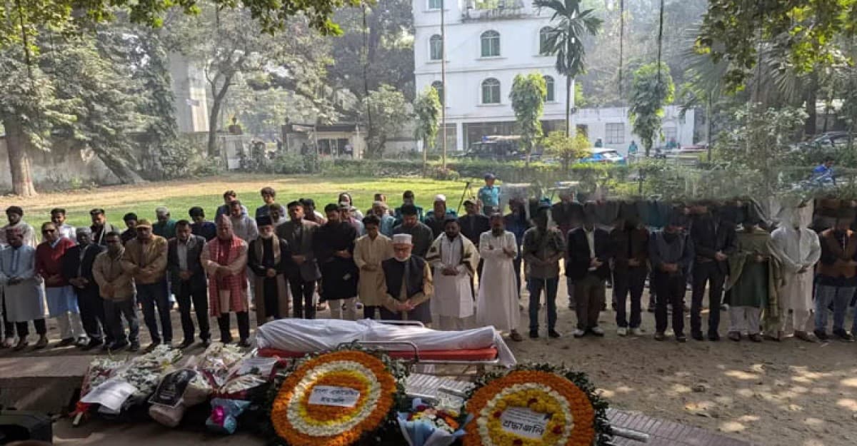 কবি হেলাল হাফিজের প্রথম জানাজা নামাজ সম্পন্ন