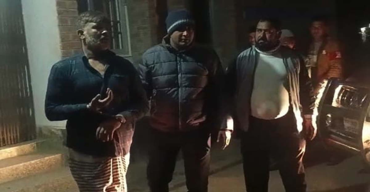 সদরপুরের বালু ব্যবসায়ী ও মাদক সম্রাট আহাদ খাঁ আটক